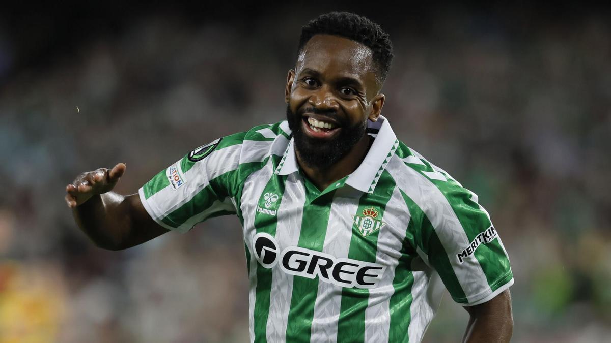Cédric Bakambu celebra tras marcar ante el Jagiellonia Bialystok, durante el partido de ida de los cuartos de final de la la Conference League del año pasado.