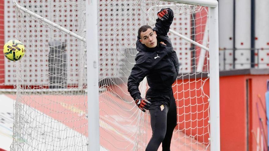 Iker Venteo, portero del Sporting, pone rumbo a Estonia