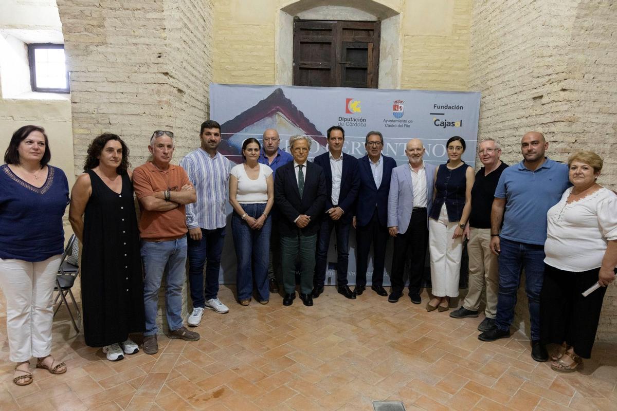 Participantes en el acto de la firma del convenio para el Museo Cervantino de Castro del Río.