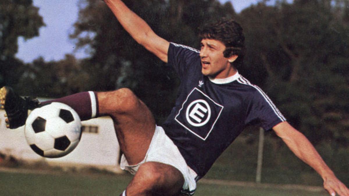 El delantero que fue monaguillo en pleno Mundial: más misas que goles