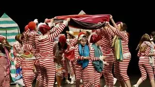 El desparpajo infantil conquista el Antroxu de Gijón con un colorido desfile en el Jovellanos: "Es una experiencia que nunca olvidarán"