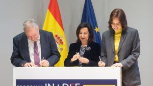 El ministro de Industria y Turismo, Jordi Hereu, la ministra de Defensa, Margarita Robles, y la ministra de Ciencia, Innovación y Universidades, Diana Morant, durante la presentación del programa IN+DEF, de apoyo a la industria de defensa, a 30 de marzo de 2026, en Madrid (España). El programa IN+DEF, en el que participan los ministerios de Defensa, Industria y Turismo, y Ciencia, Innovación y Universidades pretende fomentar un nuevo ecosistema de formación e innovación abierta para la industria de defensa y seguridad. 30 MARZO 2026 Eduardo Parra / Europa Press 30/03/2026. Jordi Hereu;Margarita Robles;Diana Morant;Eduardo Parra