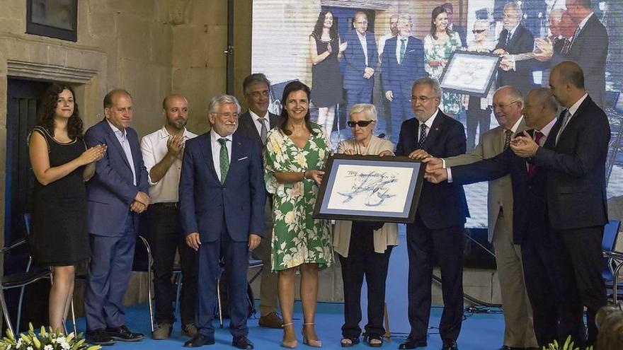 El Parlamento, Premio Curros Enríquez como acicate para combatir el &quot;descrédito político&quot;