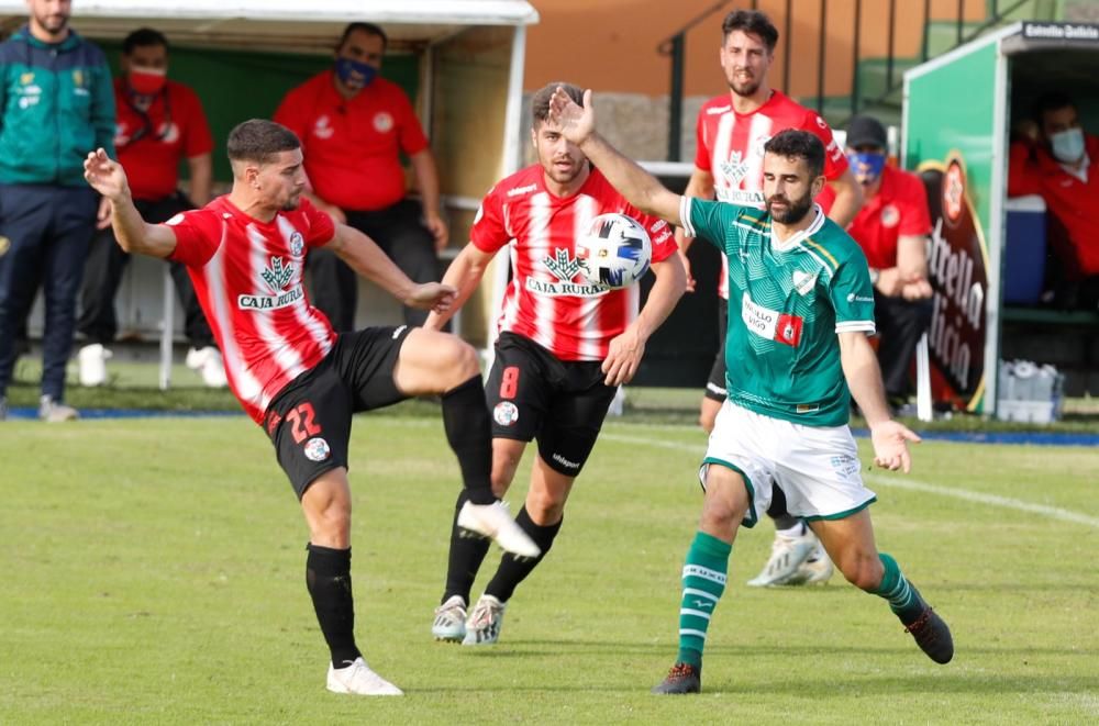 El equipo vigués cae por la mínima frente al Zamora. Los espectadores tuvieron que pasar estrictas medidas de seguridad para acceder al estadio.