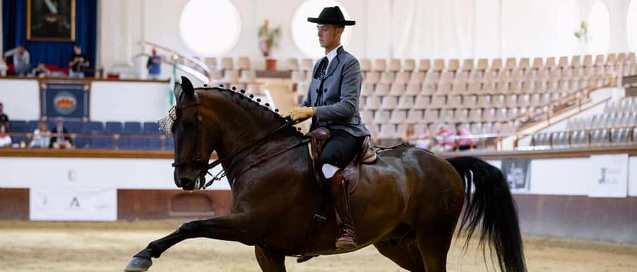 Sergio Catalán a lomos de &#039;Gitano&#039;, con el que ha ganado la Copa de España