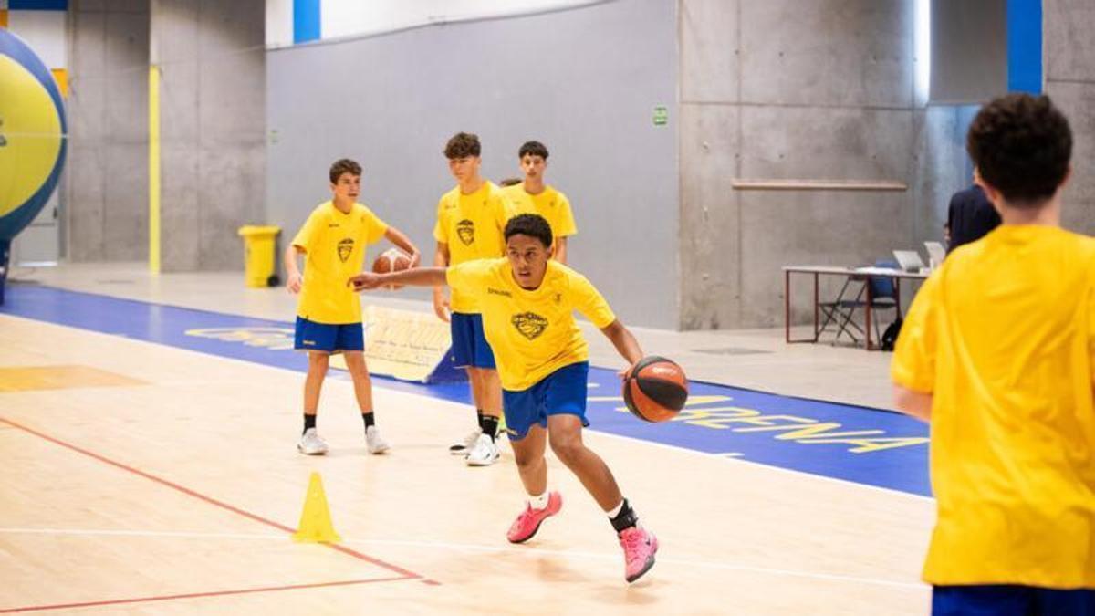 Jugadores entrenando en la pasada edición de la CBGC Summer Academy