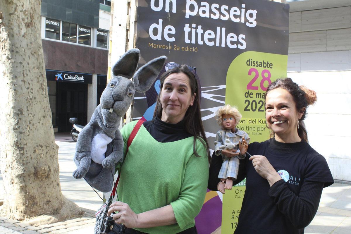 Meritxell Morera, de La Guilla Teatre; i Elsa Lluch, de Kali Teatre, van ser ahir a Manresa per presentar la proposta