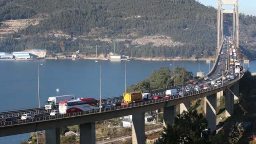 Dos accidentes colapsan la AP-9 en sentido Pontevedra