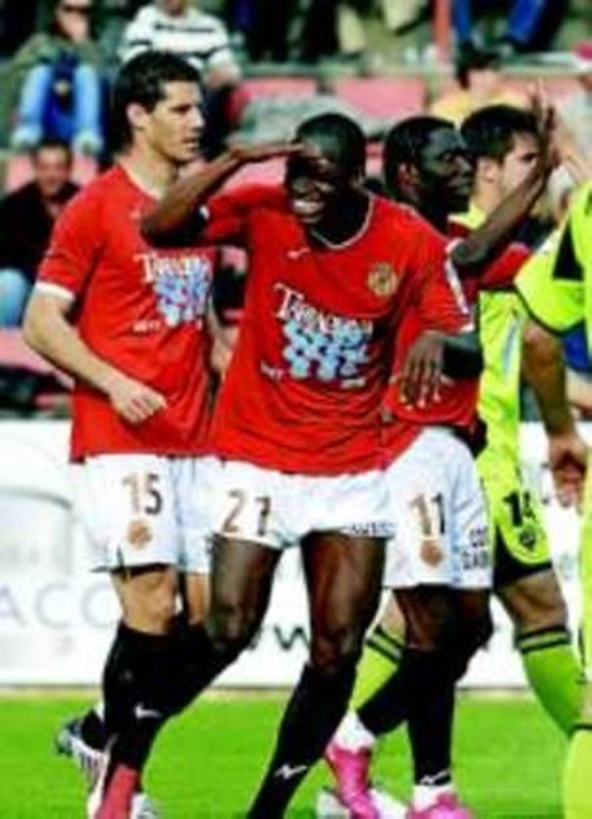 Mairata, Diop i Ngal celebren, ahir, el primer gol del Nàstic. Mairata, Diop i Ngal celebren, ahir, el primer gol del Nàstic.
