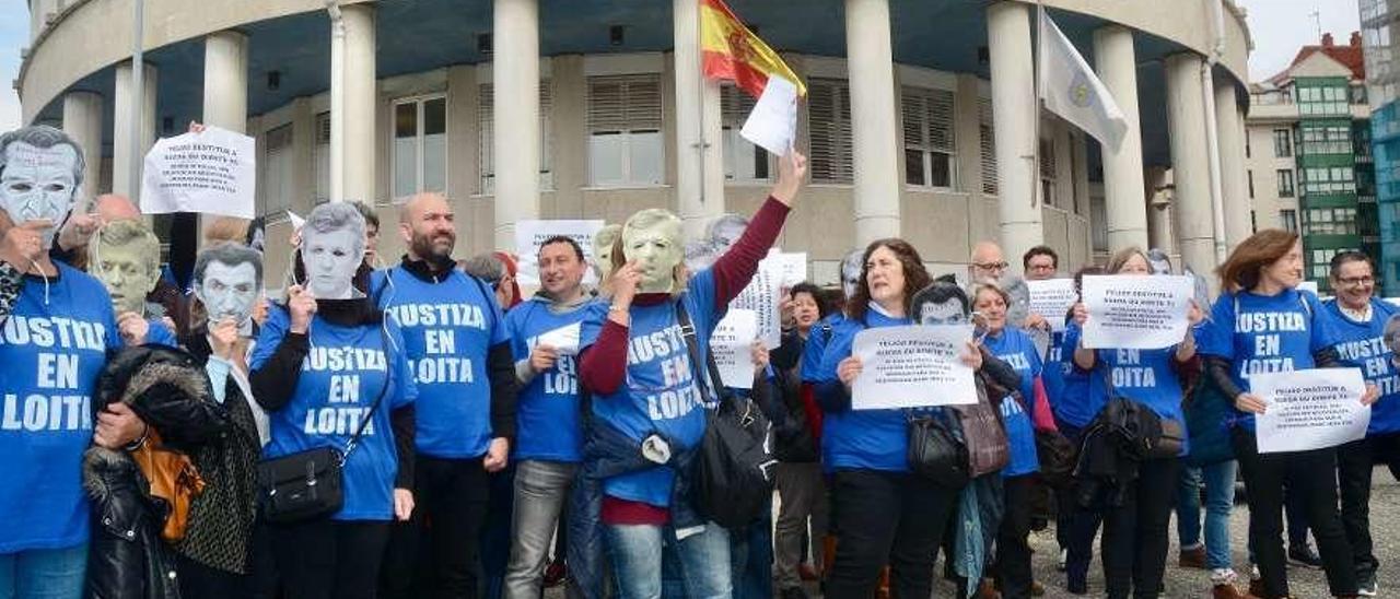 Protesta ante los juzgados de A Parda (Pontevedra), en mayo de este año. // Rafa Vázquez