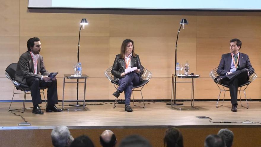 Marisol Manzano, profesora de Ingeniería Minera y Geológica, UPCT; Juan Antonio López, jefe de Optimización Energética, Seguridad y Medio Ambiente de Estrella de Levante; Miguel Ángel Ródenas, presidente de la CHS Moderador: Juan García, profesor en la Escuela de Caminos.