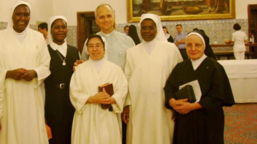 Agustinas de San Felices de los Gallegos, con Robert Francis Prevost, antes de su nombramiento como León XIV.