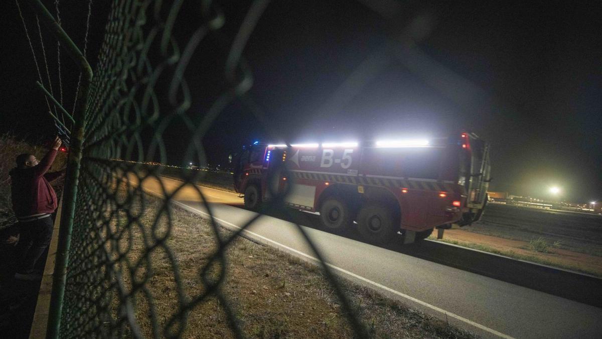 El aeropuerto vuelve a demostrar que es una ciudad sin ley y asesta un golpe brutal a la imagen de la isla. | GUILLEM BOSCH