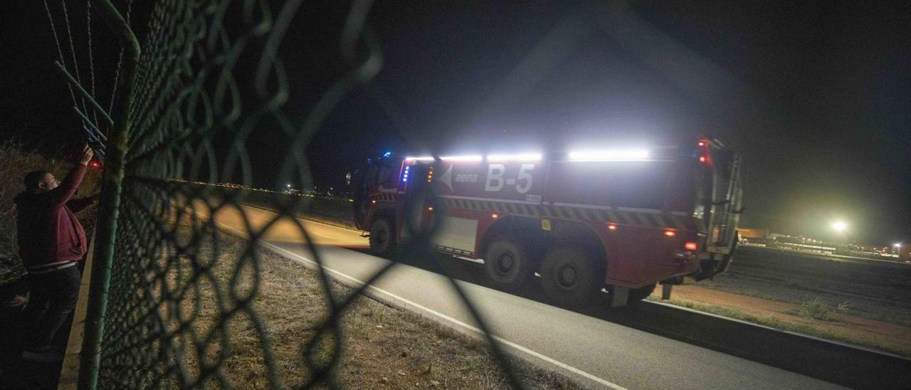 El aeropuerto vuelve a demostrar que es una ciudad sin ley y asesta un golpe brutal a la imagen de la isla. | GUILLEM BOSCH