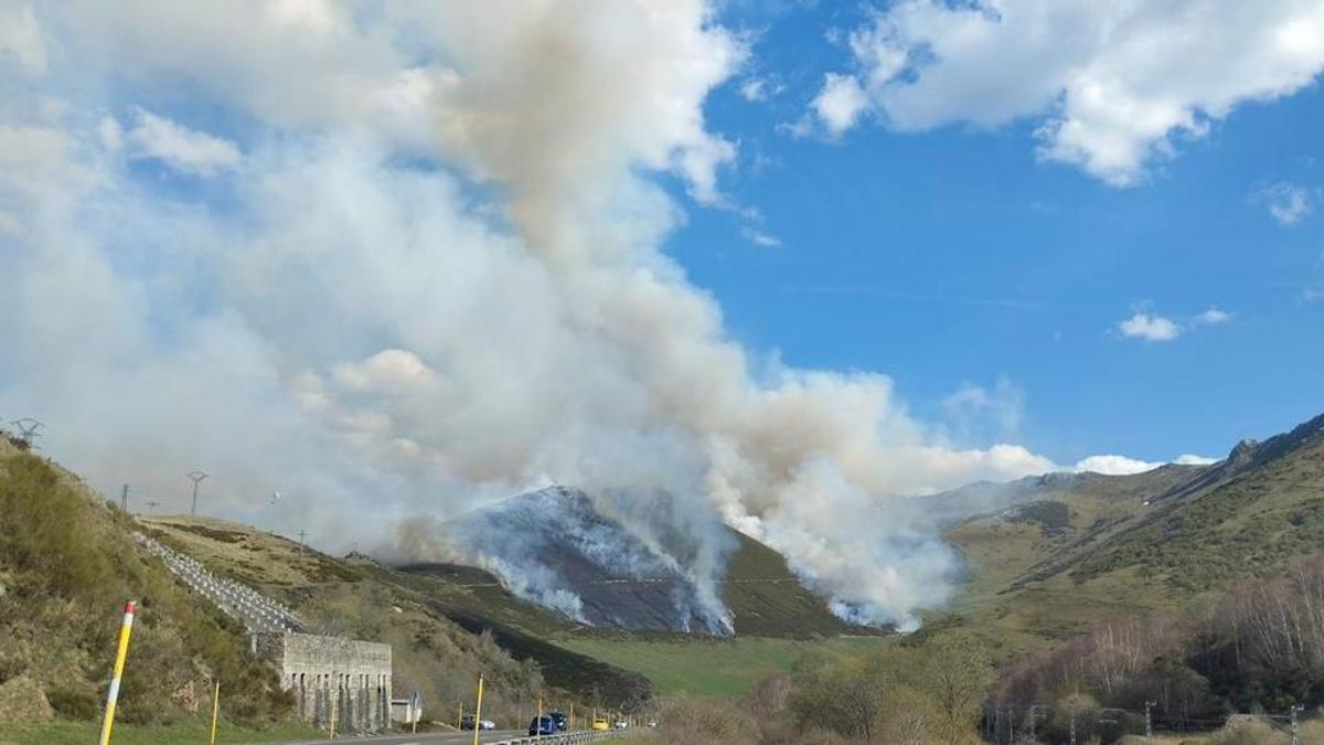 Incendio en Busdongo de Arbás.