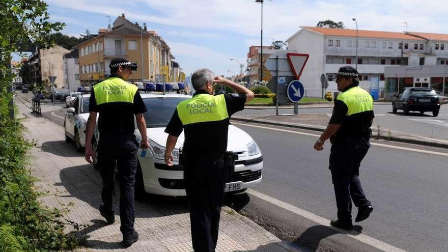 Varios agentes de la Policía Local de Sanxenxo. // Gustavo Santos