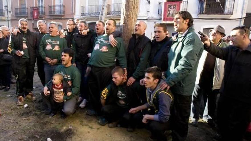 Canals disfruta con la Plantà del Primer Pi de la Foguera de Sant Antoni de 2015
