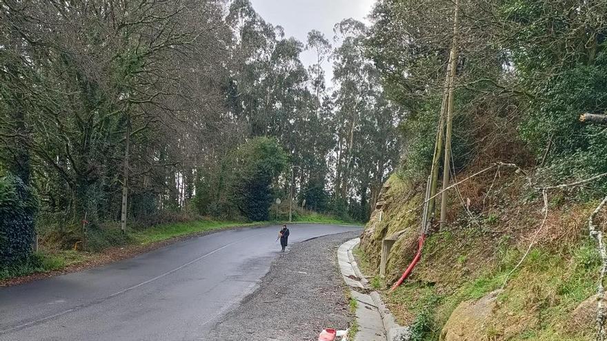 Los vecinos de O Pedroso denuncian retrasos y riesgos en la senda peatonal hacia Figueiras
