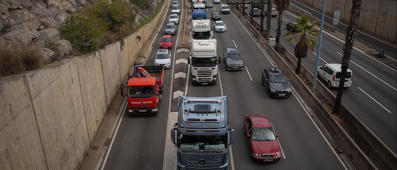 Una marcha lenta de transportistas.