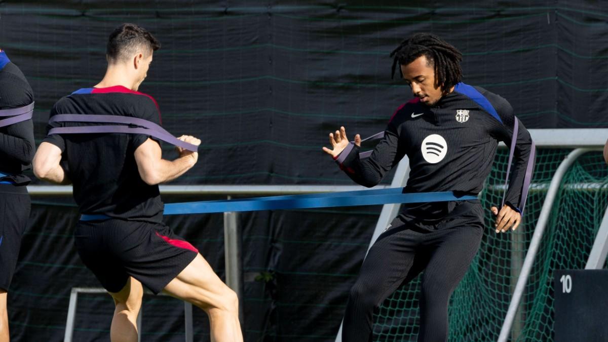 Koundé: "Los jugadores de la Masía te contagian su manera de vivir el Clásico"