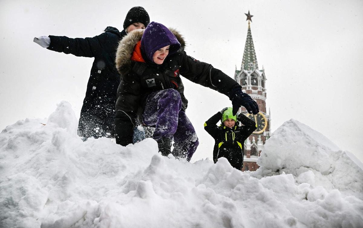 Moscú vive la mayor nevada en 150 años