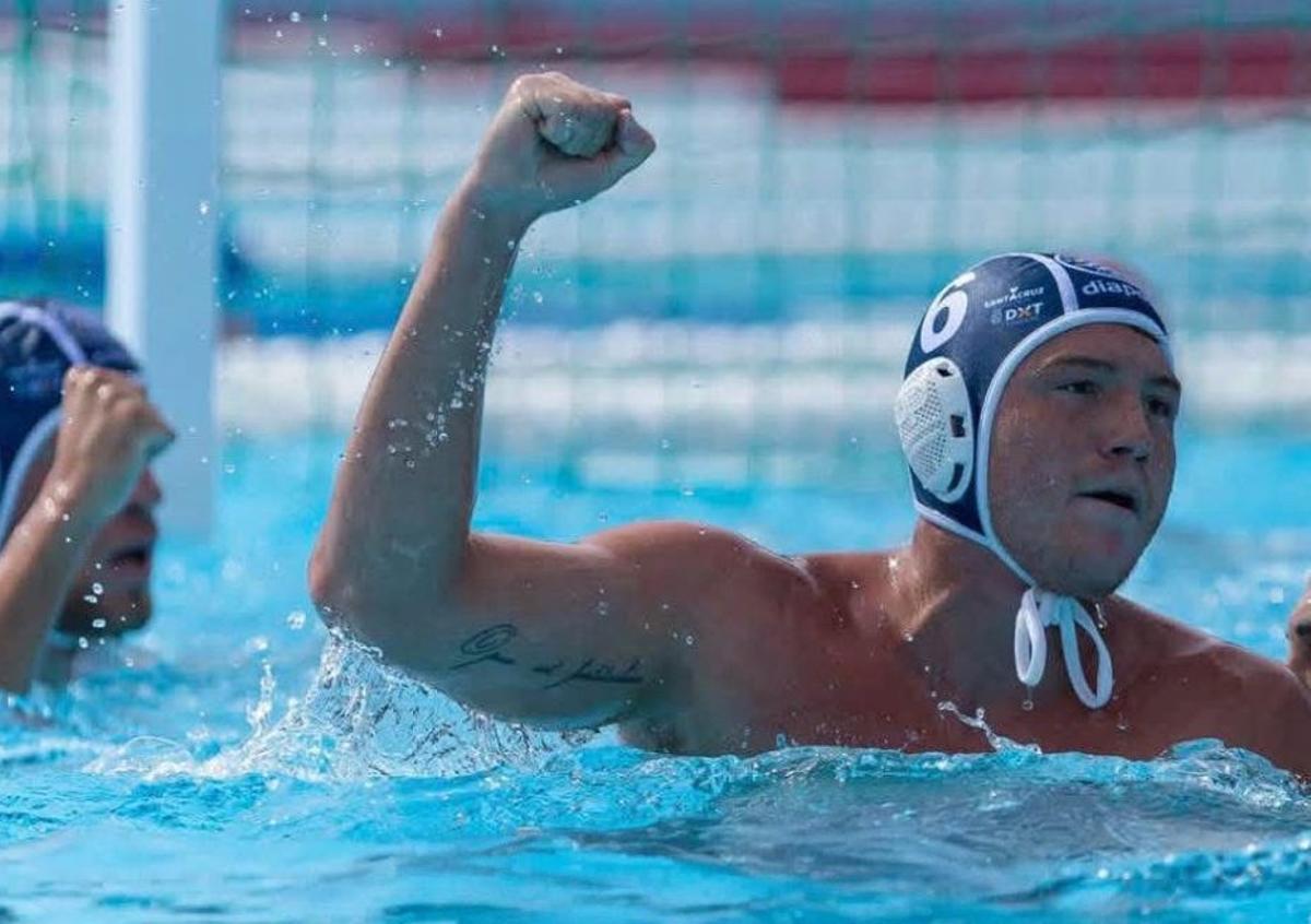 Luis Araya celebra un gol. | WPSHOTS