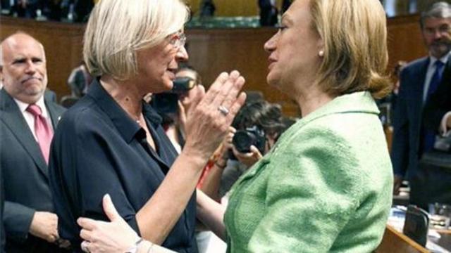 La socialista Eva Almunia y la nueva presidenta, Luisa Fernanda Rudi, en las Cortes de Aragón.