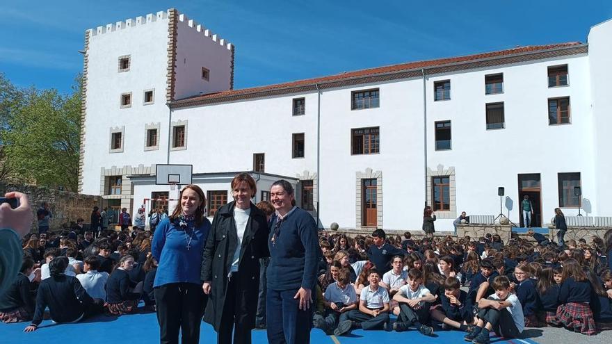 La vuelta al cole de Carmen Moriyón: la alcaldesa de Gijón visita el Santo Ángel, donde estudió