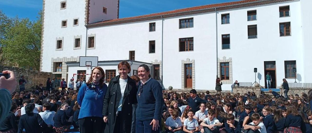 La vuelta al cole de Carmen Moriyón: la alcaldesa de Gijón visita el Santo Ángel, donde estudió