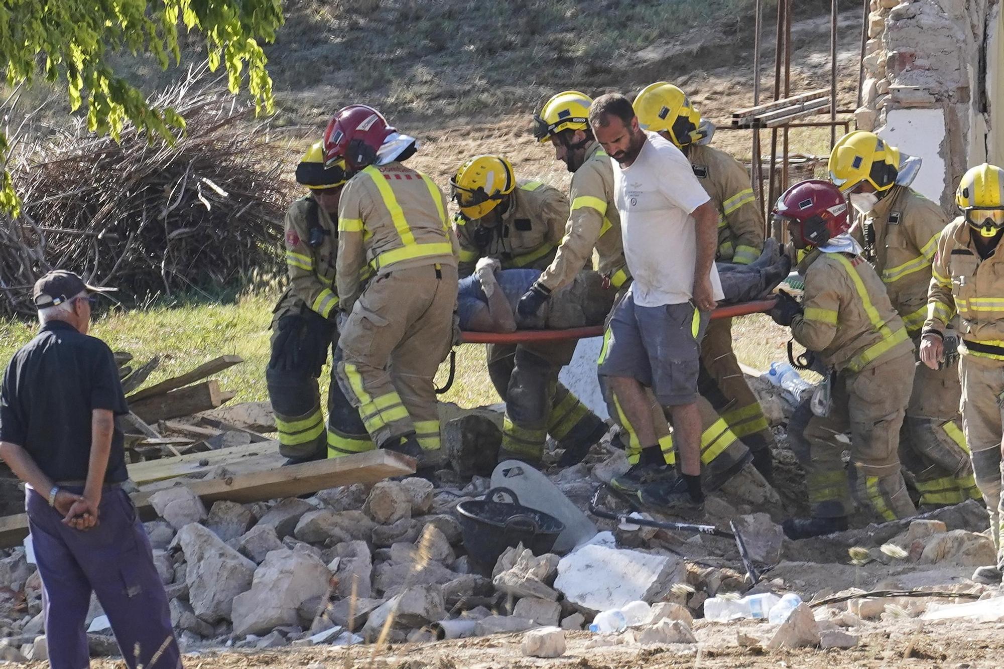 The moment of the worker's rescue in Caldes de Malavella