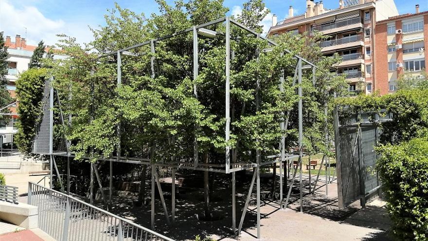 L’Ajuntament de Manresa haurà trigat 11 anys a treure les gàbies de la plaça Catalunya
