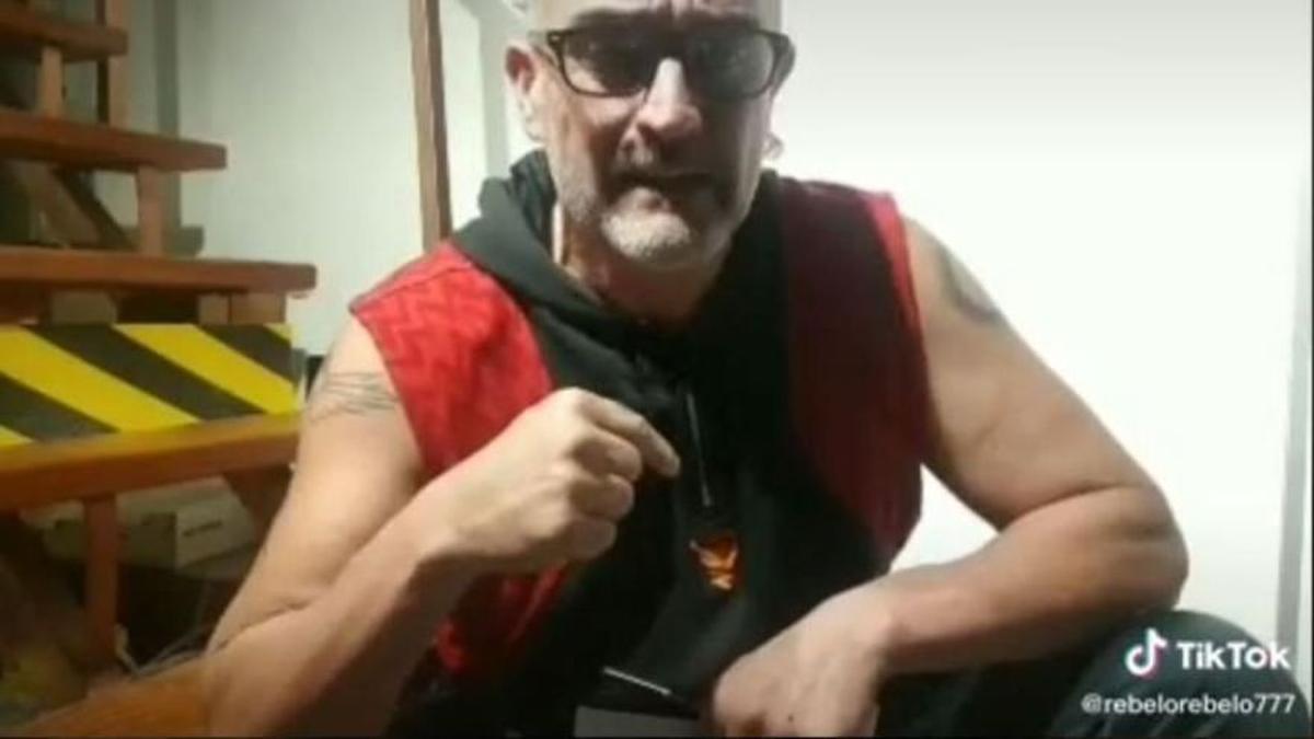 El policía negacionista en uno de sus vídeos en redes sociales.