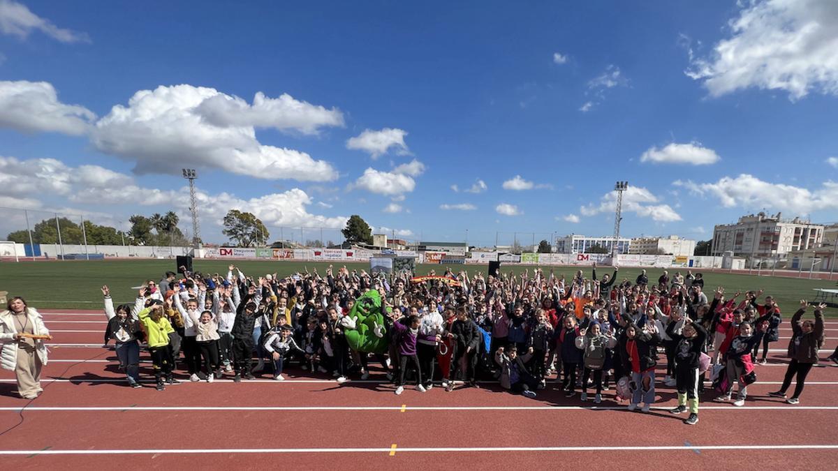 Casi 200 escolares de Almoradí y Orihuela participan en las olimpiadas de la alcachofa