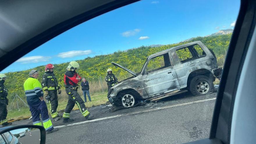 Un incendio de un coche causa un gran atasco en el autopista de Inca, en sentido Palma