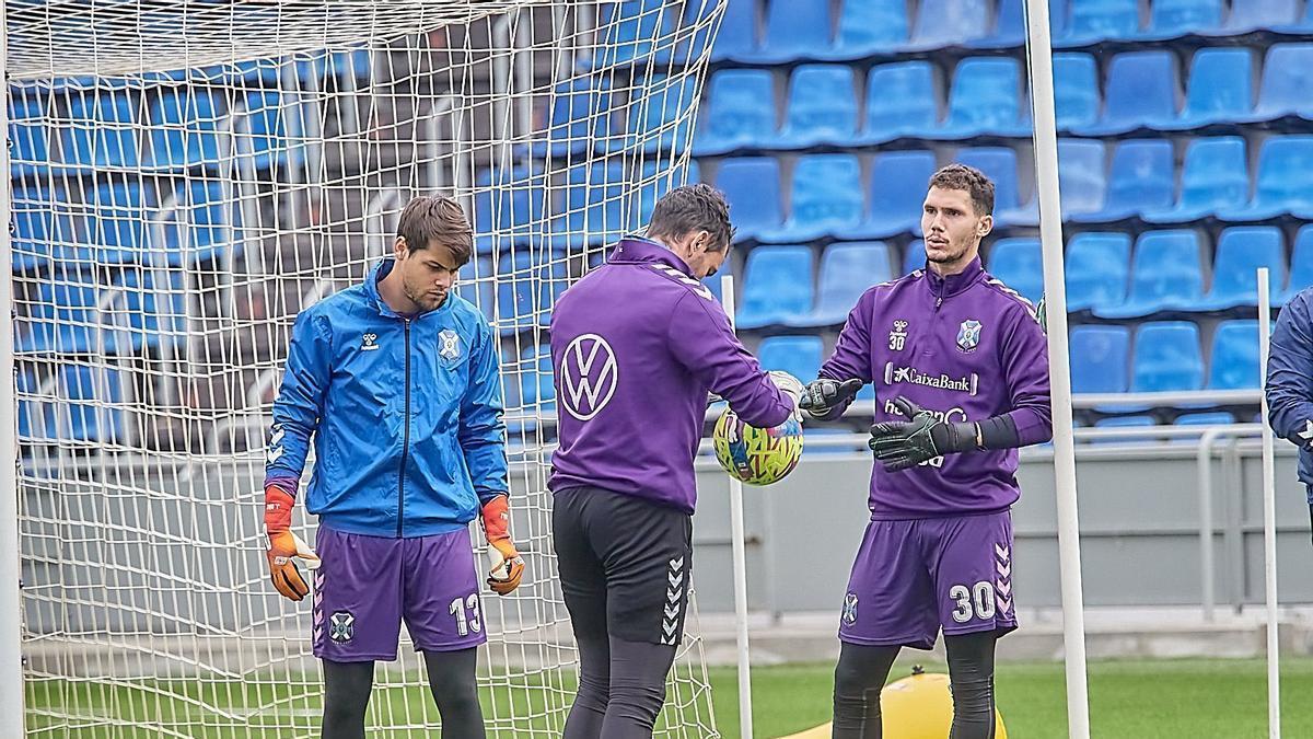 Víctor Méndez, a la derecha, durante un entrenamiento en el Heliodoro.