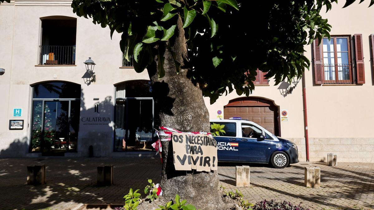 Así ha sido la protesta vecinal contra la tala de los bellasombra.