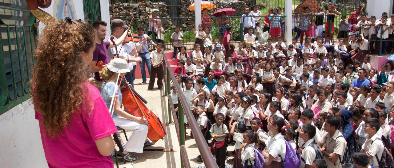 Barrios Orquestados en Honduras con niños de los cuatro barrios de Tegucigalpa