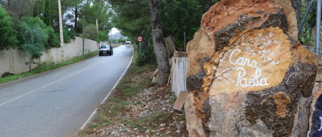 Entrada a Casa Paola desde la carretera.