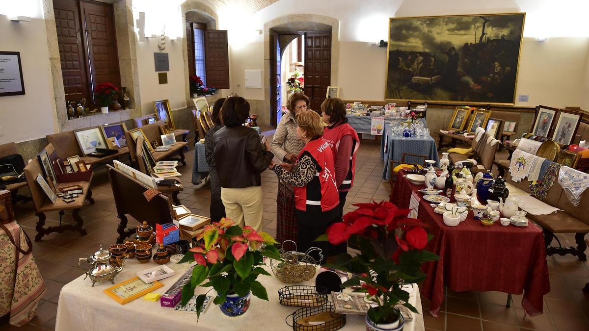 Plasencia abre su ayuntamiento para un rastrillo a beneficio de mujeres de Venezuela.