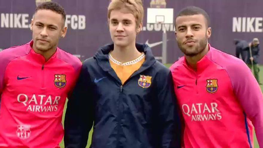 Justin Bieber se entrena con los jugadores del Barça