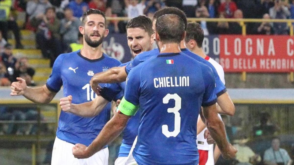Jorginho desde los once metros rescató un punto para Italia