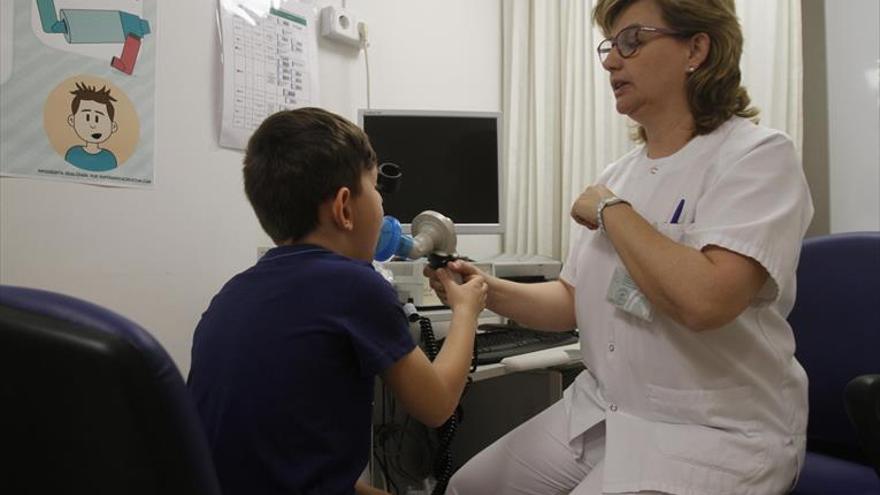 Un niño de 6 años que empezó con los síntomas con solo 3