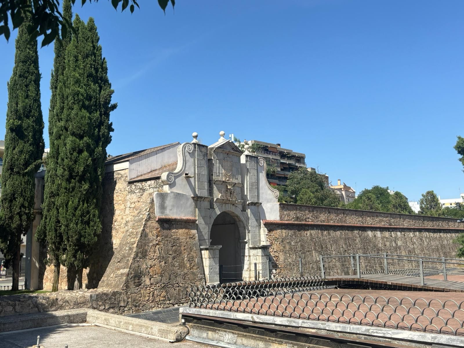 Puerta Pilar, esta tarde, tras su reapertura.