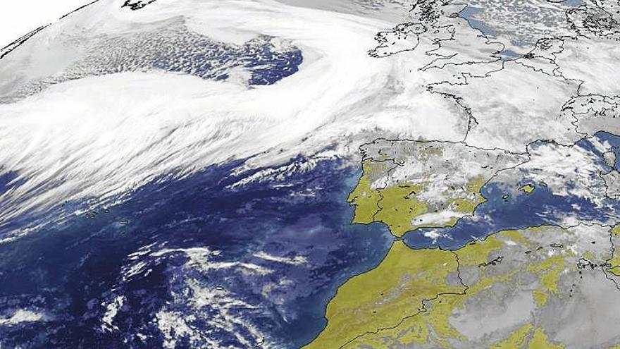 Imagen de satélite correspondiente a las 22.08 horas de ayer. // MeteoGalicia