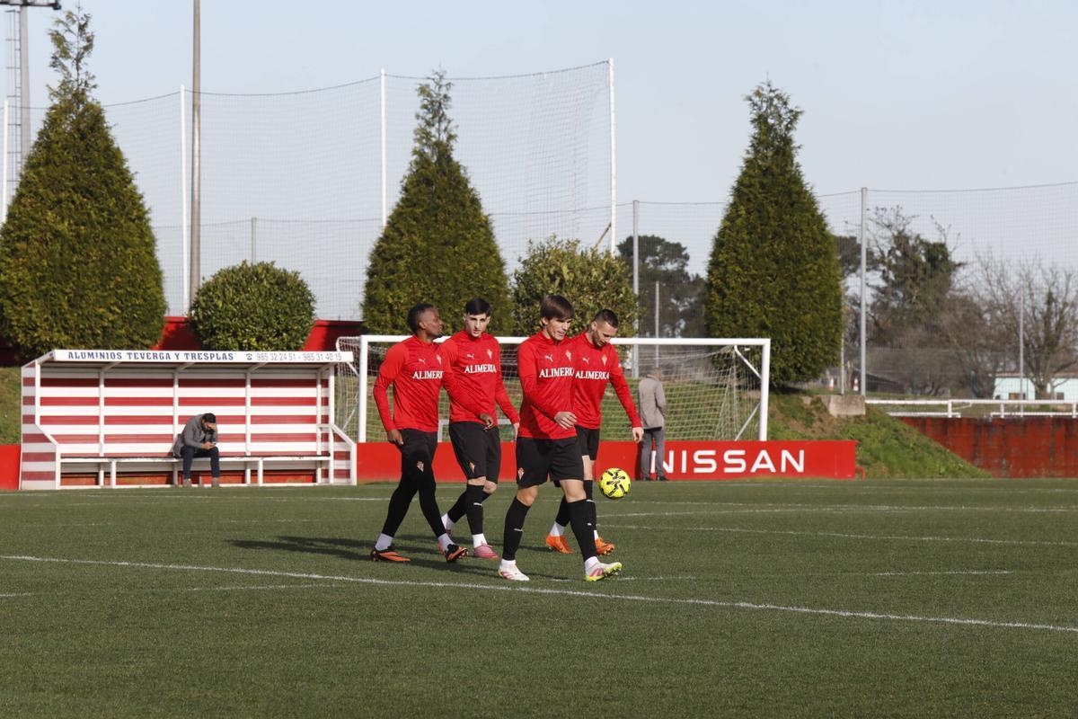 Andrés Cuenca, en el centro, con Otero, Ferrari y Dubasin, en Mareo.