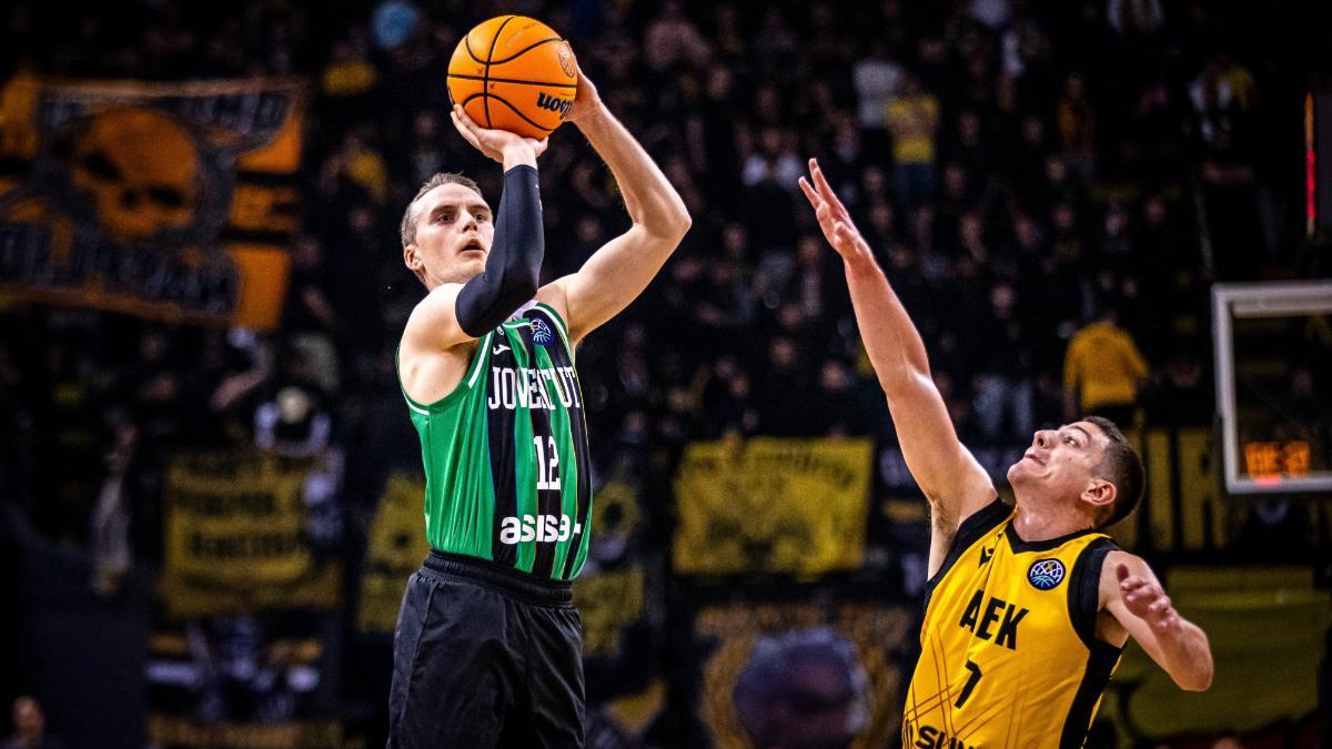 Ludde Hakanson se eleva ante la oposición de Dimitris Flionis