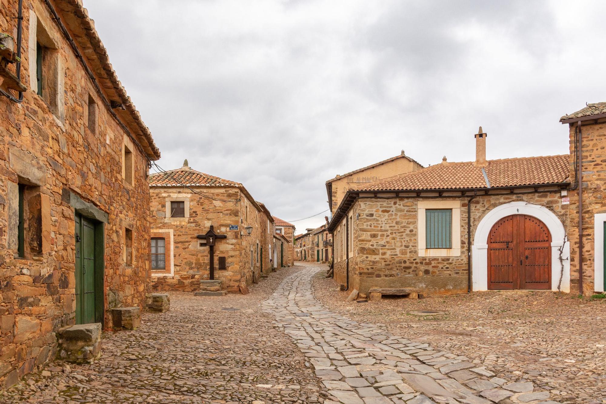 La plaza de la Iglesia de Castrillo de los Polvazares