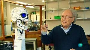 Eduard Punset, amb el robot Morgui (’Redes’, La 2).