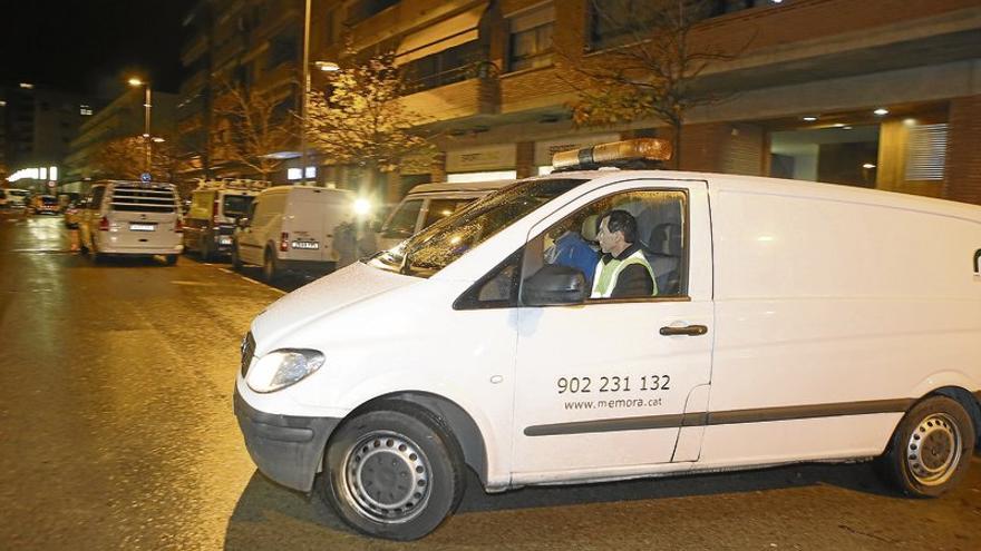 La familia llevaba un mes durmiendo junto al cadáver del niño hallado en Girona