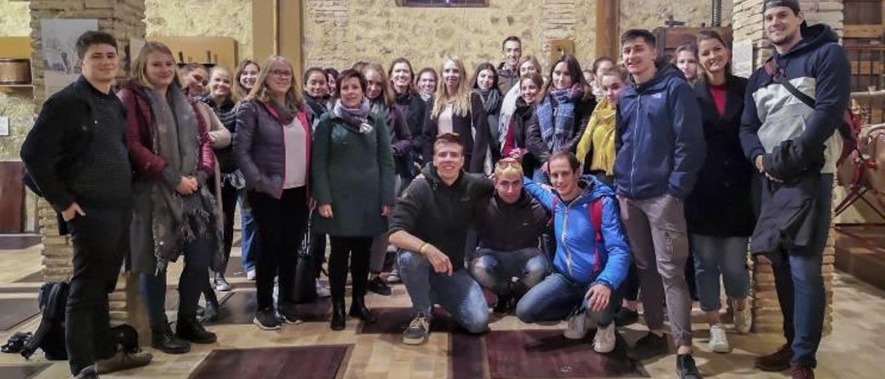 Los erasmus se interesan por el Museu de la Font